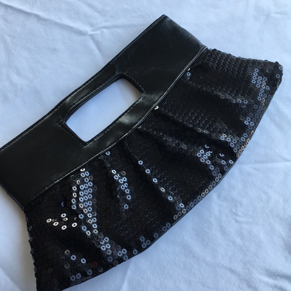 Black clutch